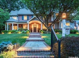 47 Vista Way, Port Washington, NY 11050