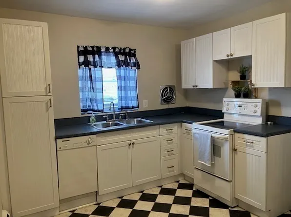 1 Boardman St APT 4, Salem, MA 01970