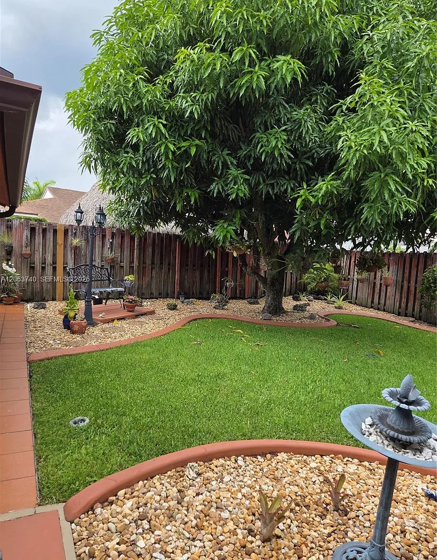 South Miami Lakes — Photo 4