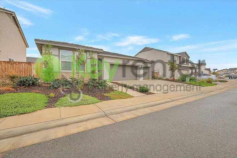 3 bed, 2.0 bath, 1392 sqft, $3,150 — Photo 3