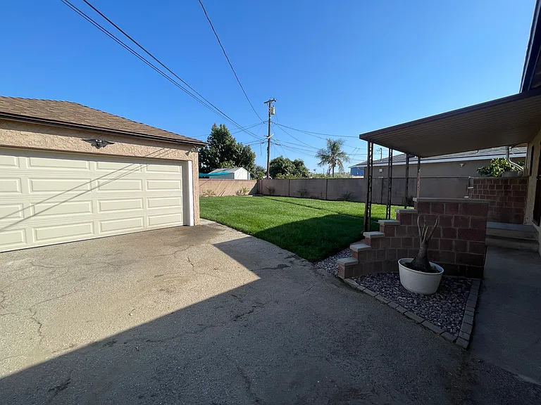 6048 Hardwick St — Photo 2