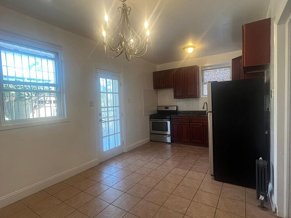 1st image of 2446 Yates Ave