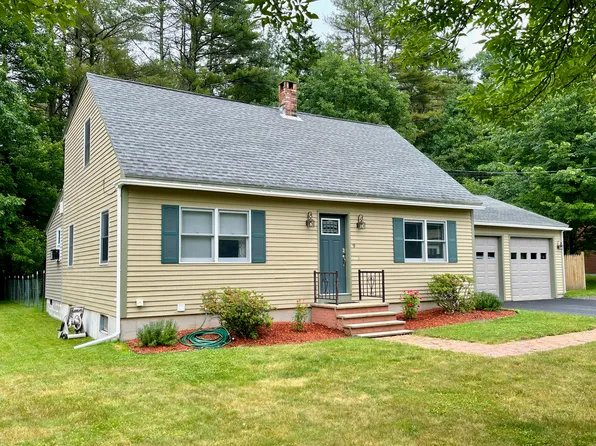 9 Barrows Dr, Topsham, ME 04086