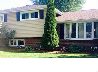 7705 Sunnydale Dr, Niagara Falls, NY 14304