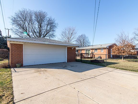 4th image of 36411 Roycroft St
