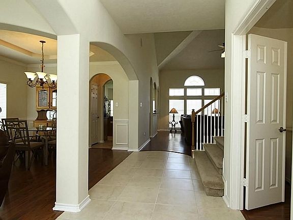 Beautiful door and entryway!