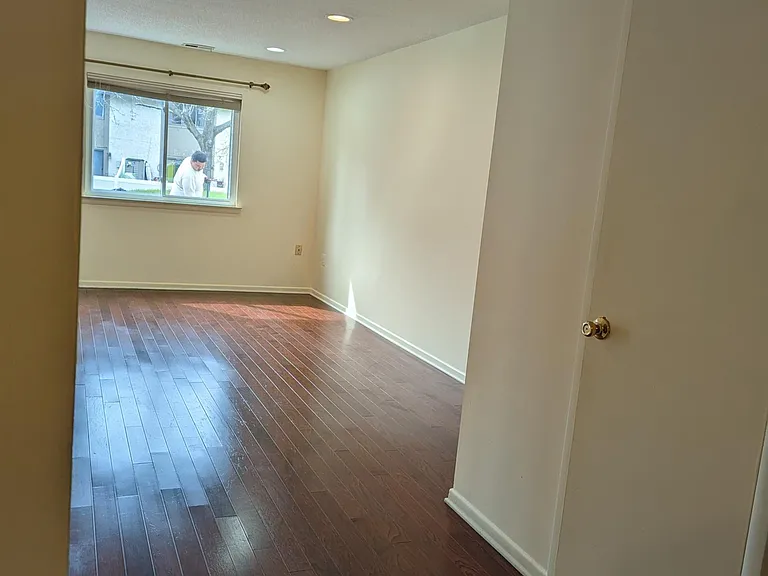 220 Hampshire Dr #220 — Photo 6
