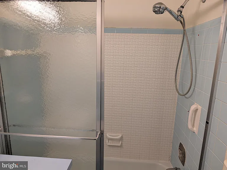 10401 Grosvenor Pl #310 — Photo 17
