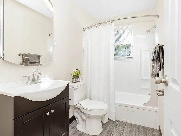 30-MainBathroom