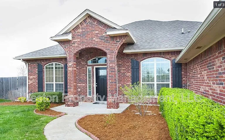 19136 Cottonwood Ct — Photo 2