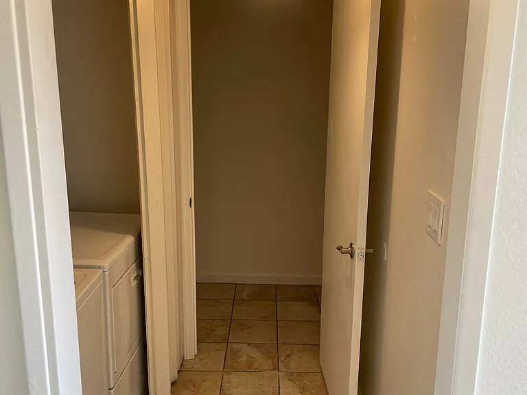 4066 Weymouth Ln — Photo 7