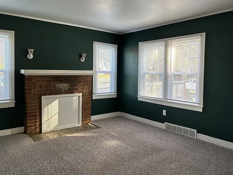 1385 18th St NE — Photo 3