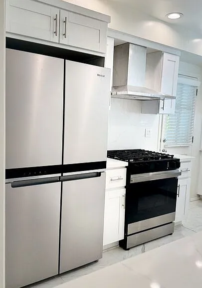 408 1/2 S Spalding Dr — Photo 16