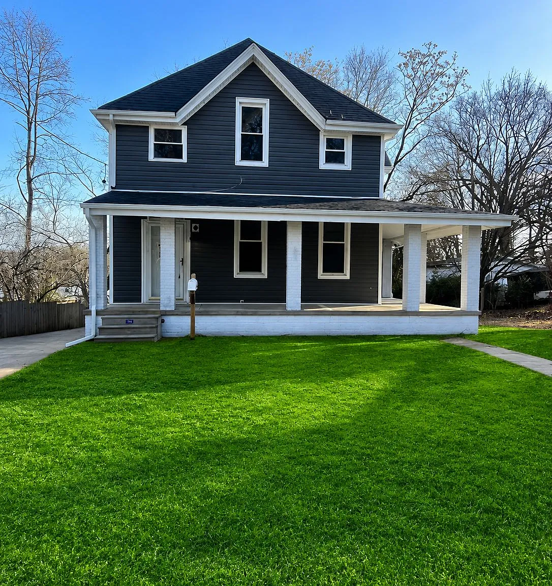 4 bed, 1.5 bath, 2026 sqft, $2,200 — Photo 2