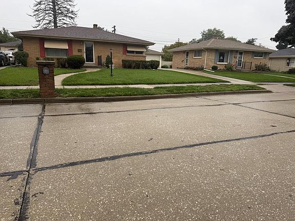 2nd image of 827 Coronada DRIVE