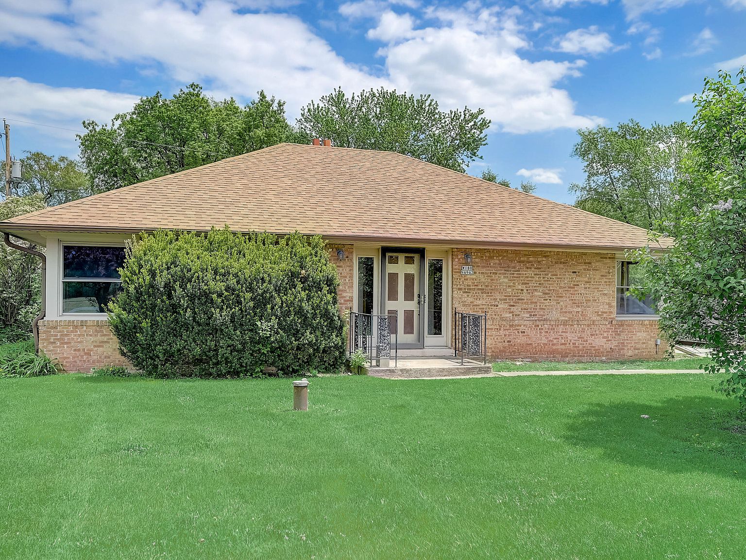 W180N4942 Marcy Rd, Menomonee Falls, WI 53051 | Zillow