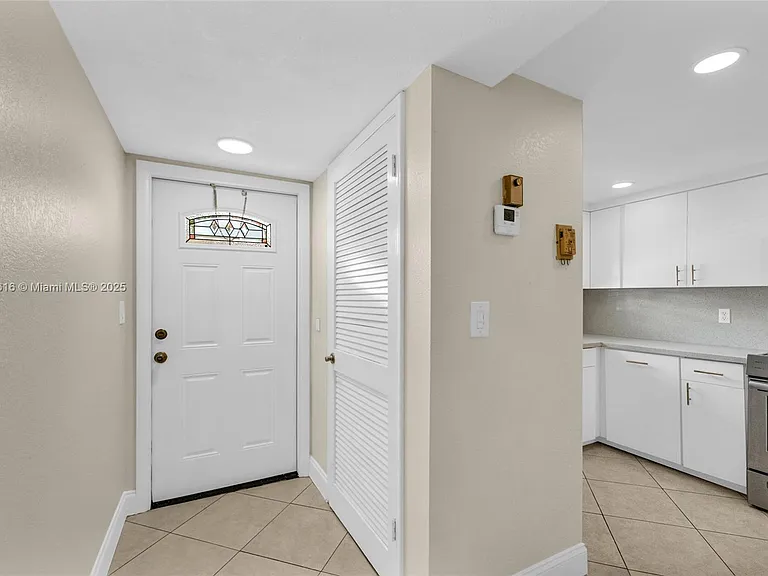 681 S Hollybrook Dr #109 — Photo 2