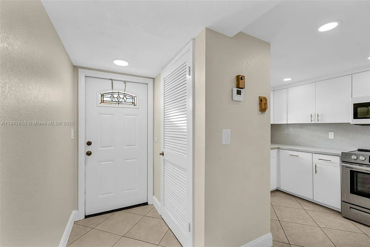 Building Photo - 681 S Hollybrook Dr #109