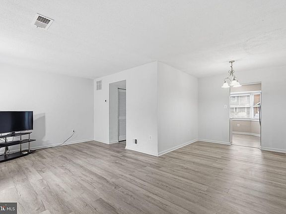 2nd image of 7938 Sharpsburg Ct