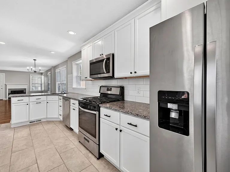 8832 Lawn Ave — Photo 3
