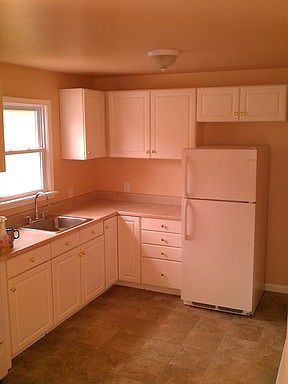 3rd image of 637 E Chestnut St