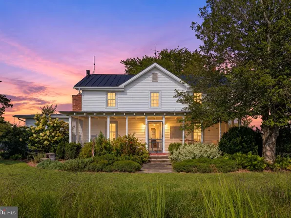 65 Dennis Rd, Castleton, VA 22716