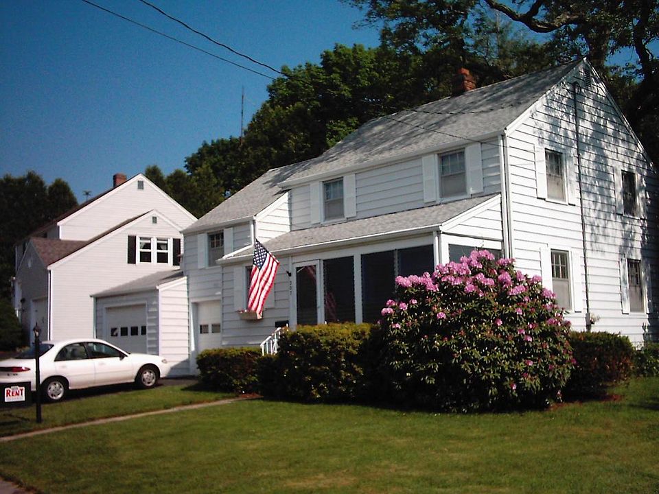 Three bedroom SFH with finished 1/2 basement, one garage two car driveway. Courtesy washer/dryer and central air.FYI: follow these notes as they will lead you through the home.