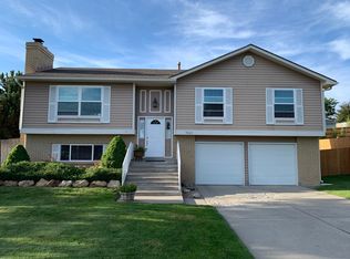 1241 E Cedar Ridge Rd, Sandy, UT 84094