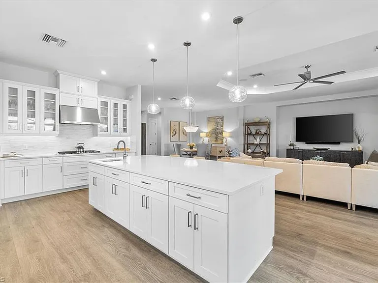 15345 Aprile St — Photo 8