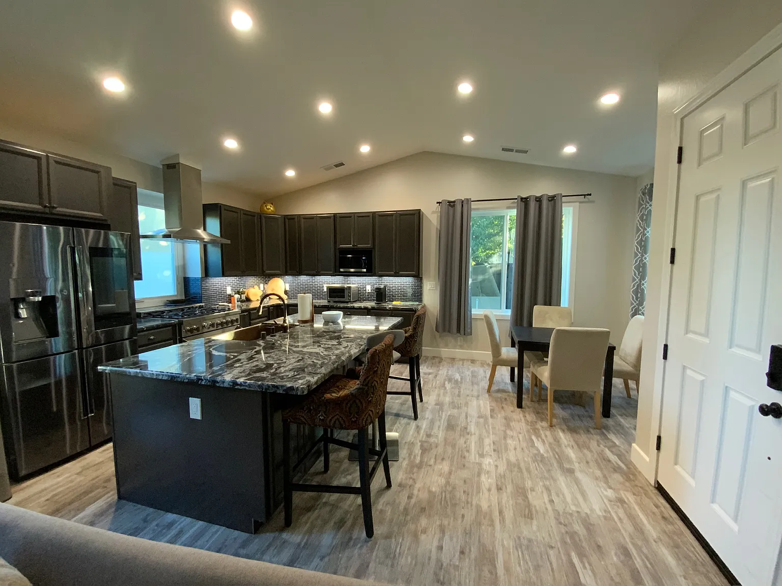 1598 Valota Rd — Photo 2