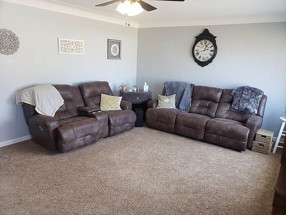 3rd image of 17 Lincoln Dr