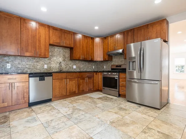 2 Ethel Ave #1, Peabody, MA 01960