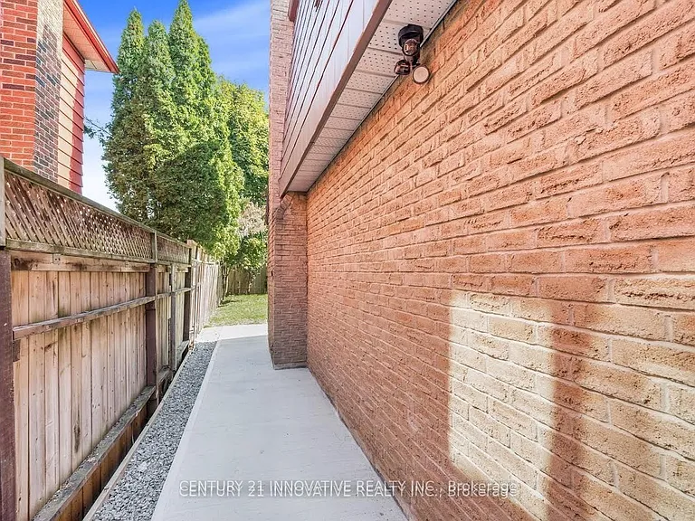17 Chopin Ct — Photo 13