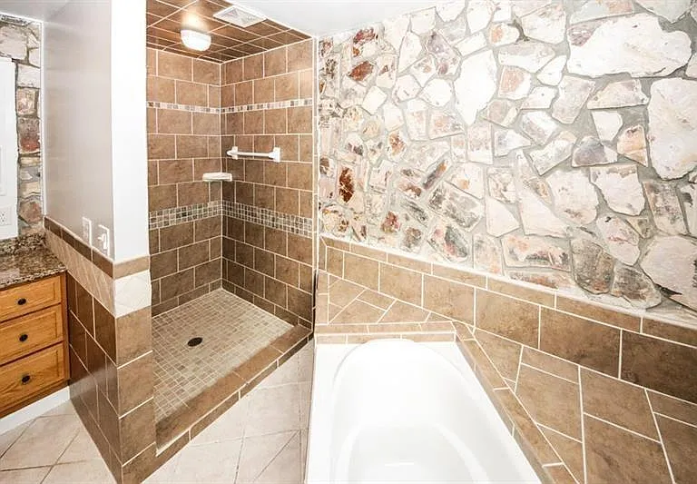 5075 Winters Chapel Rd — Photo 40