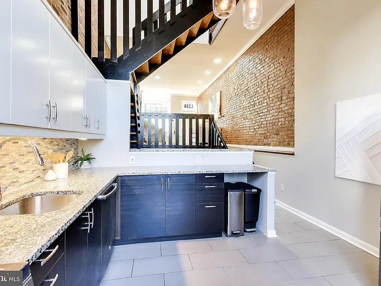 1238 Linden Pl NE — Photo 10