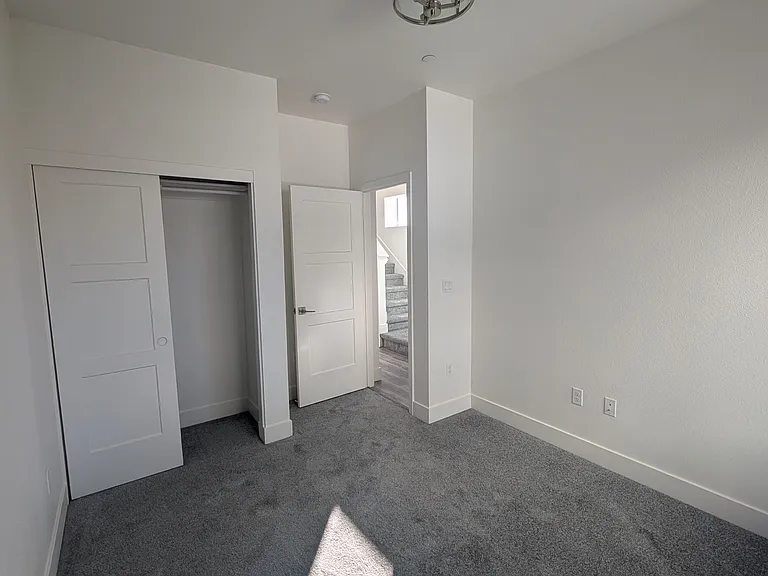 9877 Macarthur Blvd #A — Photo 33