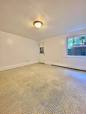5th image of 327 Union St Floor 1