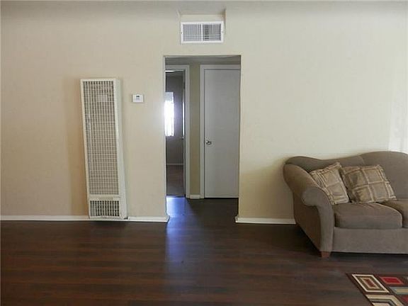 4th image of 817 Huckleberry St