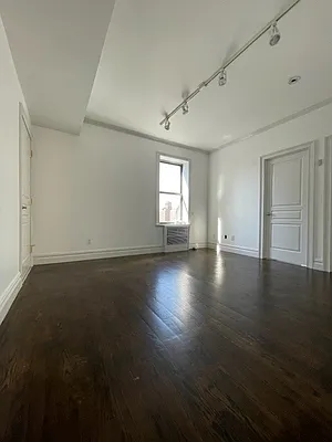 Rented by VRE | media 11