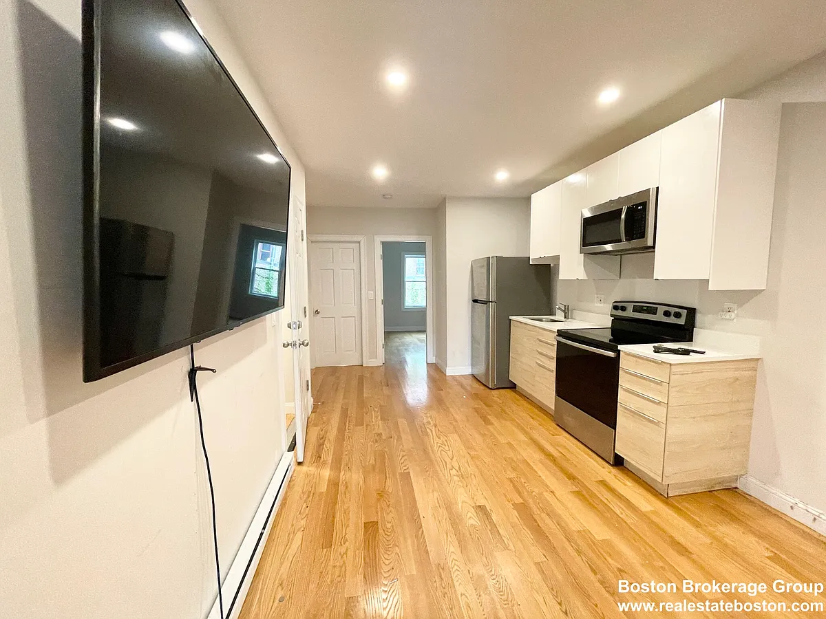 Building Photo - 7 Warwick St #2