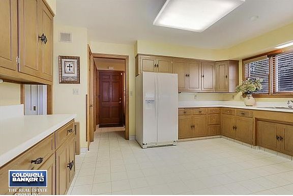 3rd image of 112 Limekiln Dr