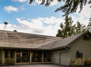 4221 W Le Grande Blvd, Mequon, WI 53092