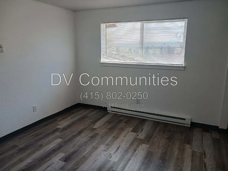389 NE 10th St #12 — Photo 11