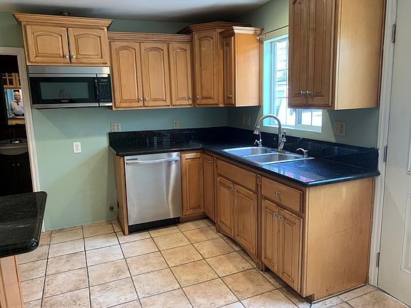 3rd image of 2643 E 7th St