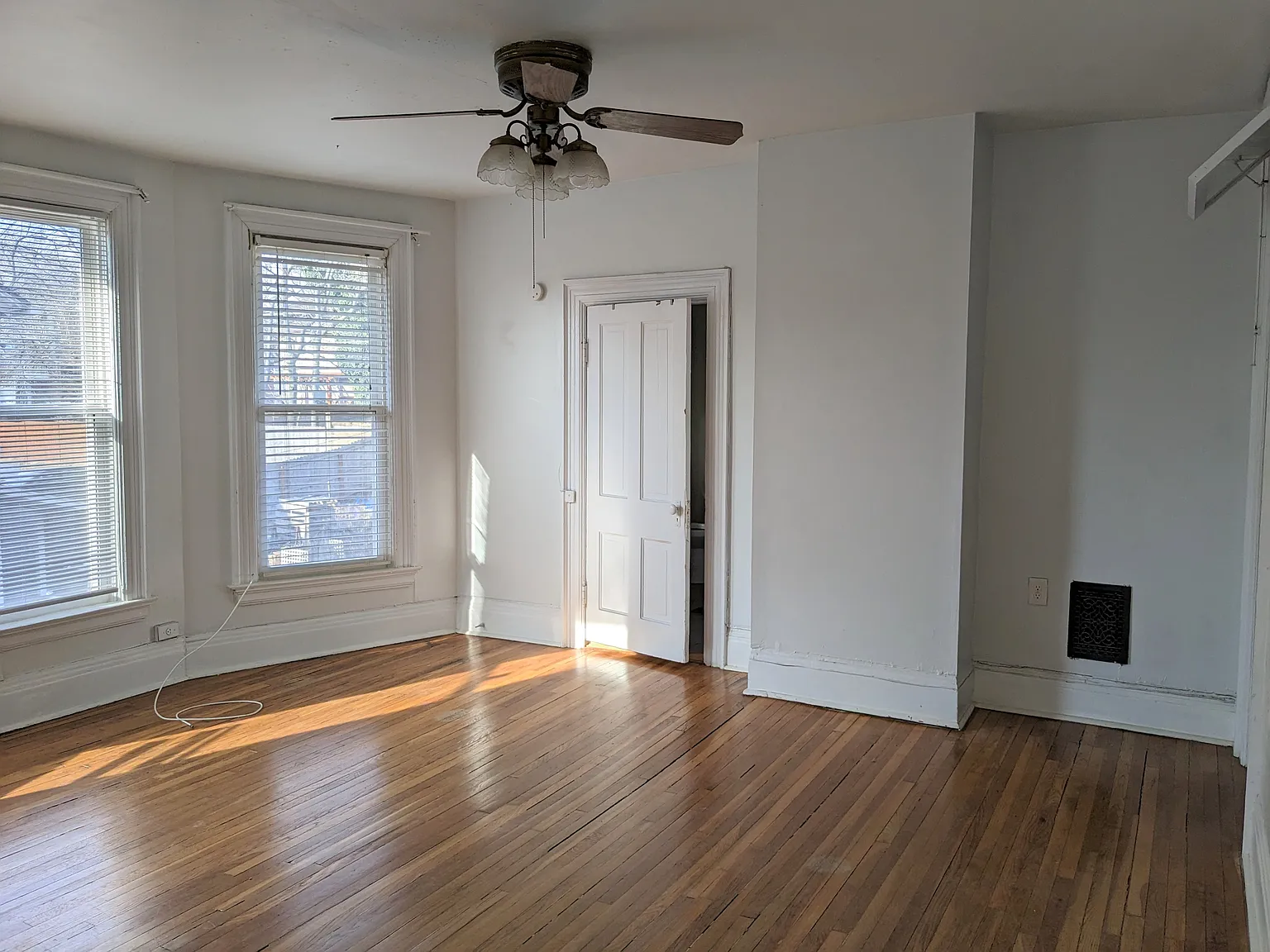3734 Wyandotte Street — Photo 3