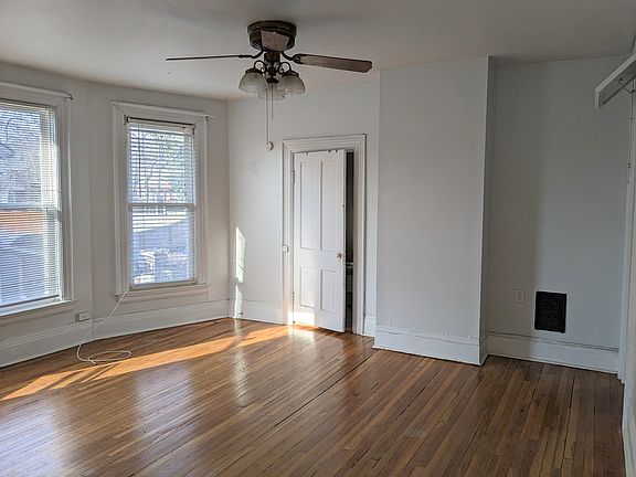 3rd image of 3734 Wyandotte St APT 2