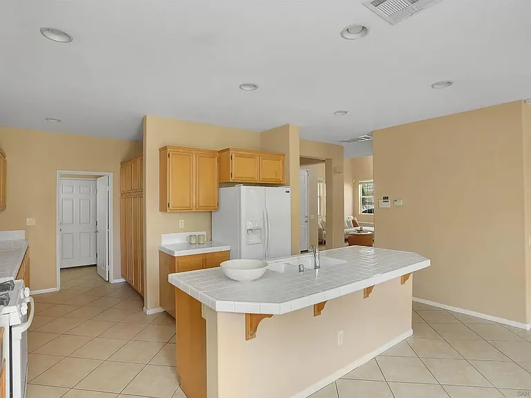 5180 Bluegrass Way — Photo 8
