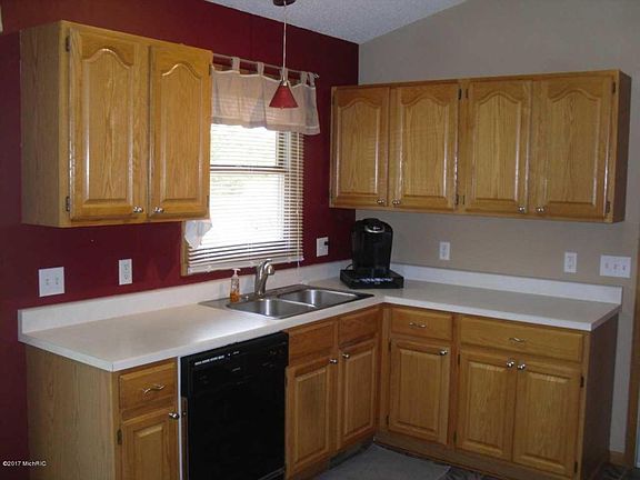 3rd image of 2015 N Sheridan Dr