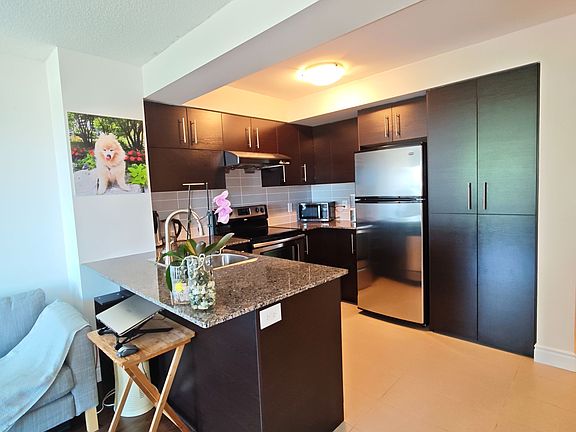 5th image of 233 S Park Rd #515