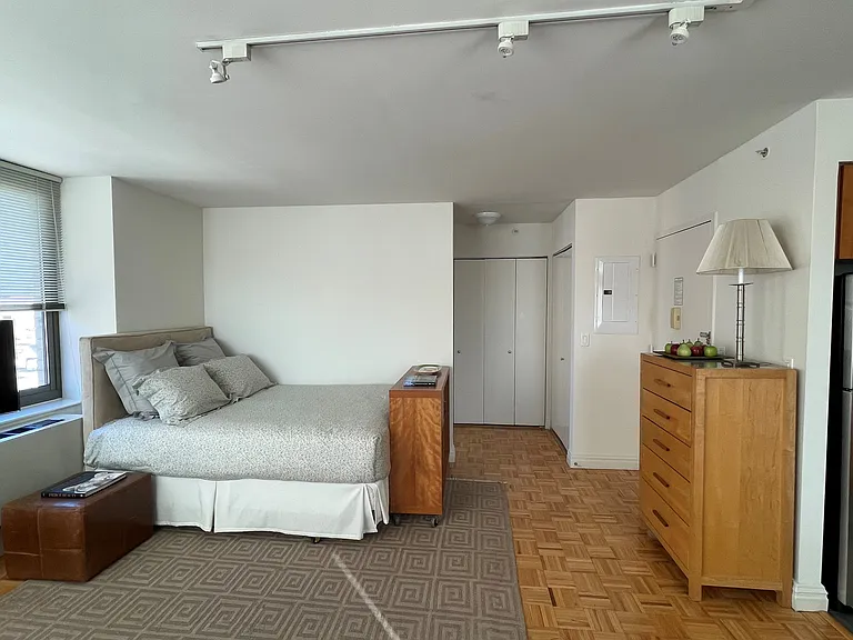 1500 Lexington Ave #12A — Photo 4